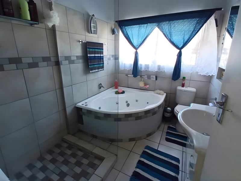 7 Bedroom Property for Sale in Heiderand Western Cape